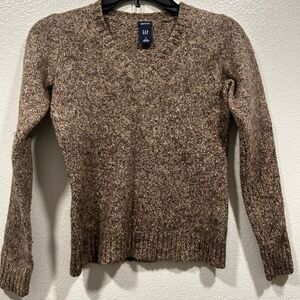 GAP Women's V-Neck Sweater in Heathered Brown